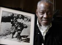 Sam Nzima with his iconic shot of Soweto Uprising